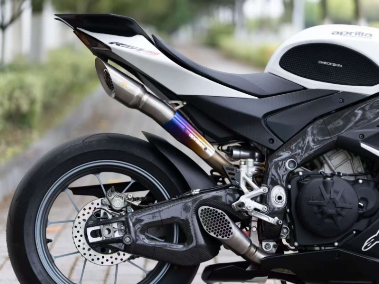 BURNOUTチタンフルエキゾーストマフラー アプリリアRSV4