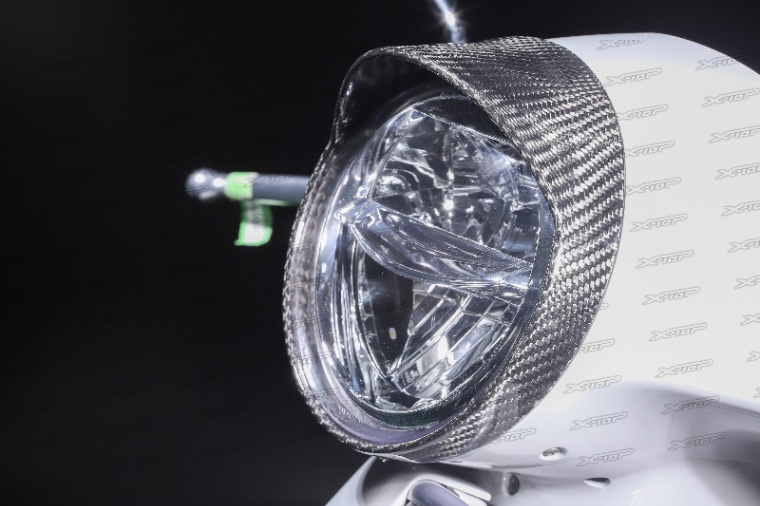 X-TOP カーボンヘッドライトフレームカバー GTS／GTV300